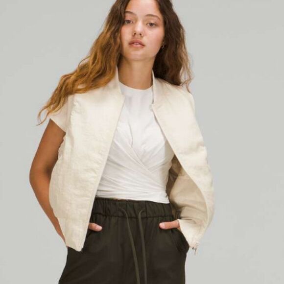 NWT Lululemon Non Stop Bomber Vest WHITE OPAL Reversible Size 6  Cream Off White - Picture 3 of 7